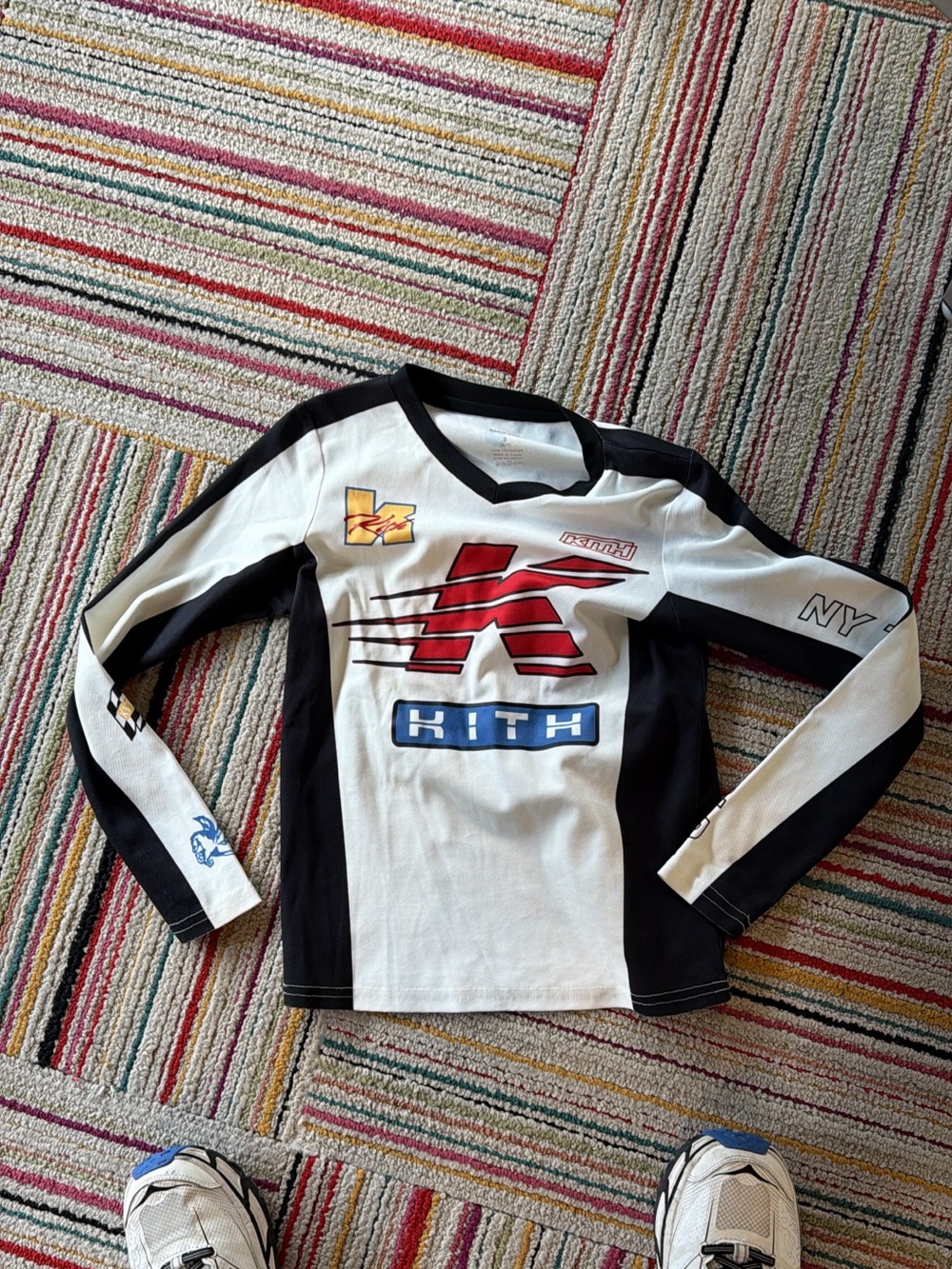 Kith Kids Ridley speed logo shirt sandrift sz small